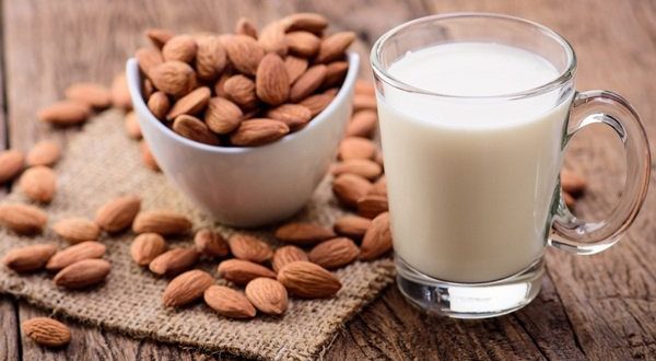 خواص شیر بادام | آشنایی کامل با خواص شیر گیاهی